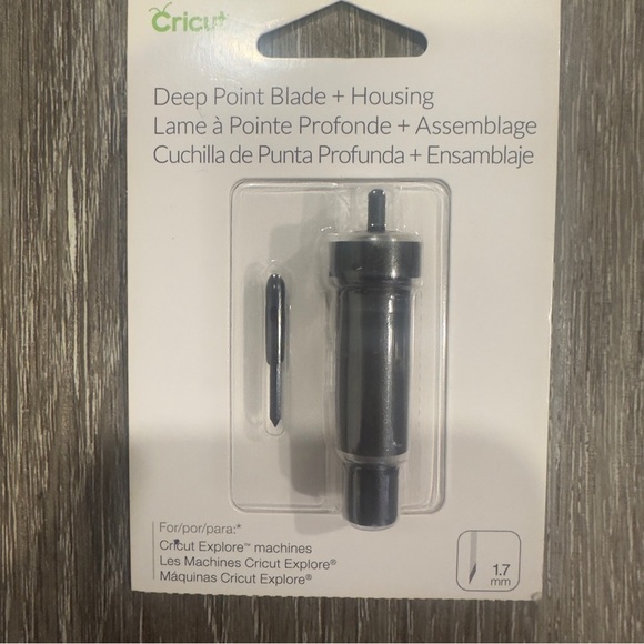 2 Brand New Cricut Fabtic Blades and Housing Set - Deep Point and Bond Fabric - Picture 2 of 9